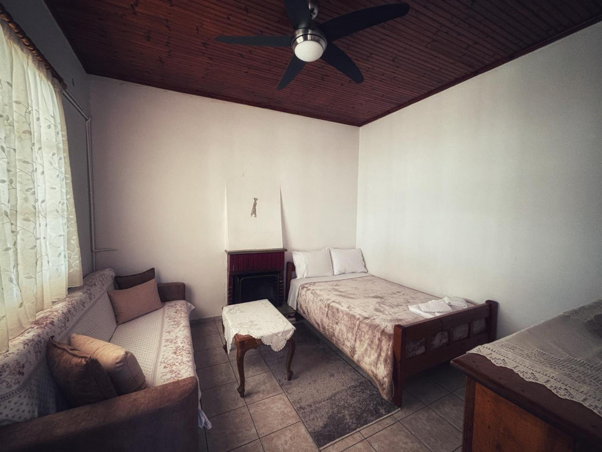 Georgaras Accommodation Platanoussa Luaran gambar